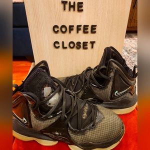 Nike LeBron 19, black,size 7